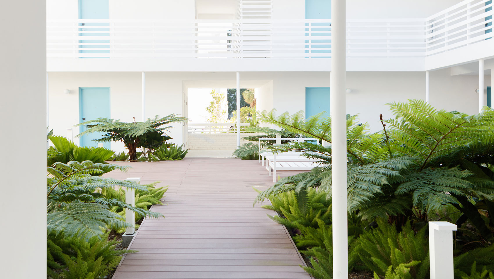 Kimpton Shorebreak Fort Lauderdale Beach Resort exterior courtyard